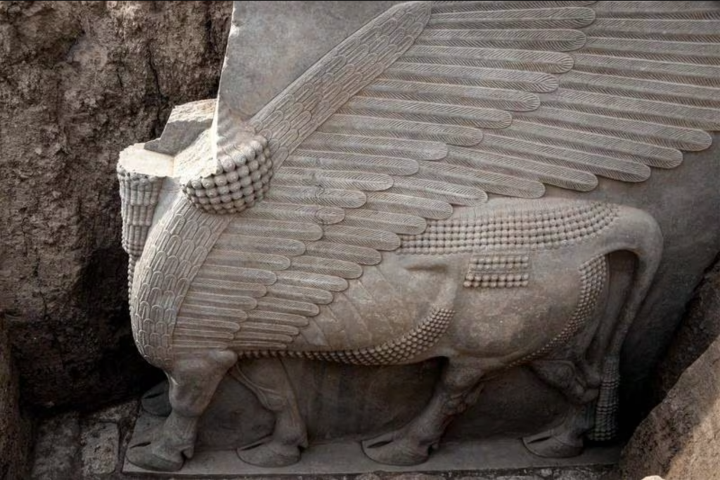 距今兩千七百年的巨大半人半獸拉瑪蘇像在伊拉克北部出土